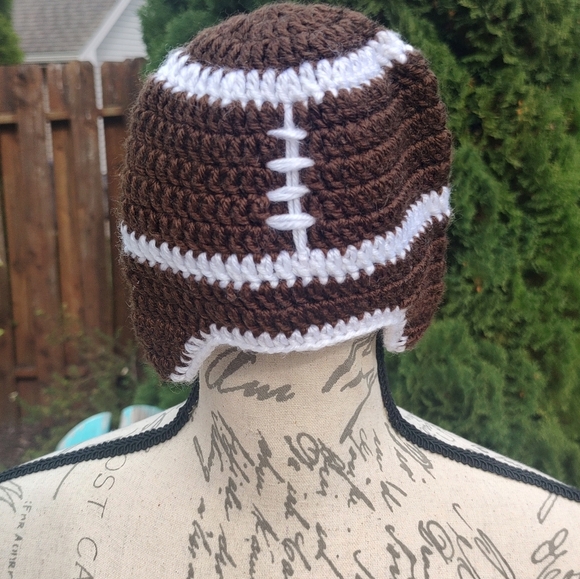 💥3/$20 Baby 0-6 Months Football Knit Hat! - Picture 3 of 7